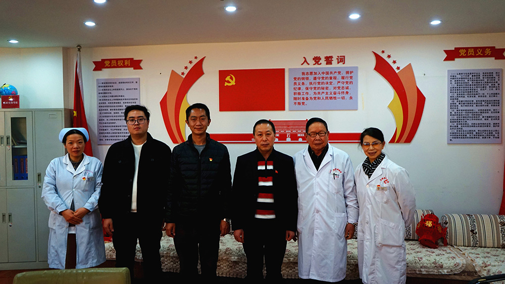云南皮肤病医院王洪波同志，李毅同志正式成为中国共产党党员。