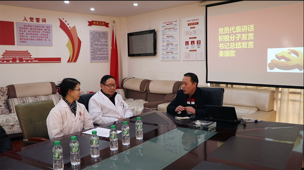 云南皮肤病医院王洪波同志，李毅同志正式成为中国共产党党员。